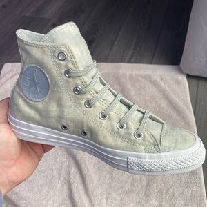 Converse Women's high top sneakers W8